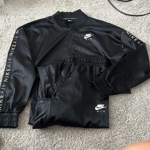 Silk Nike jogger sweatsuit & zip up jacket